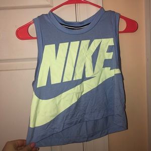 Cropped Nike Top